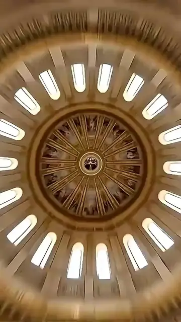 Tak Ada yang Tahu Siapa Dia Sebenarnya